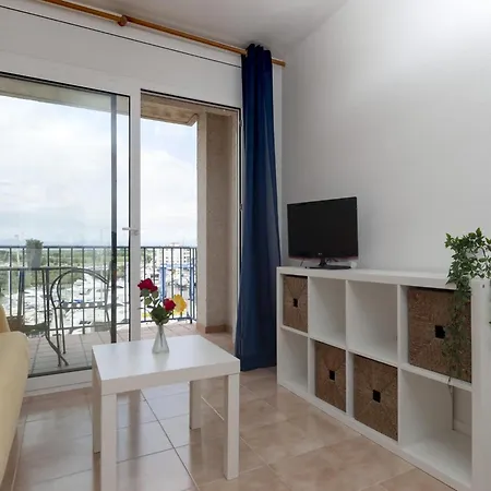 For 2 People In With River View * Roses